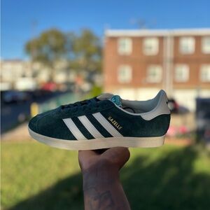 NWT Men’s Adidas Originals 
Gazelle Casual Shoes